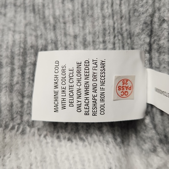 Happy Holidays XL Light Grey Sweater With Stars - Picture 7 of 7